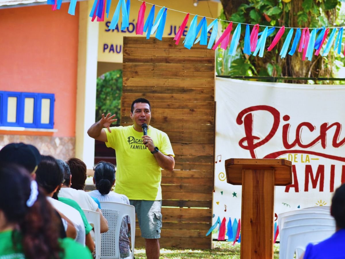 Foto picnic de la familia 2025 adultos